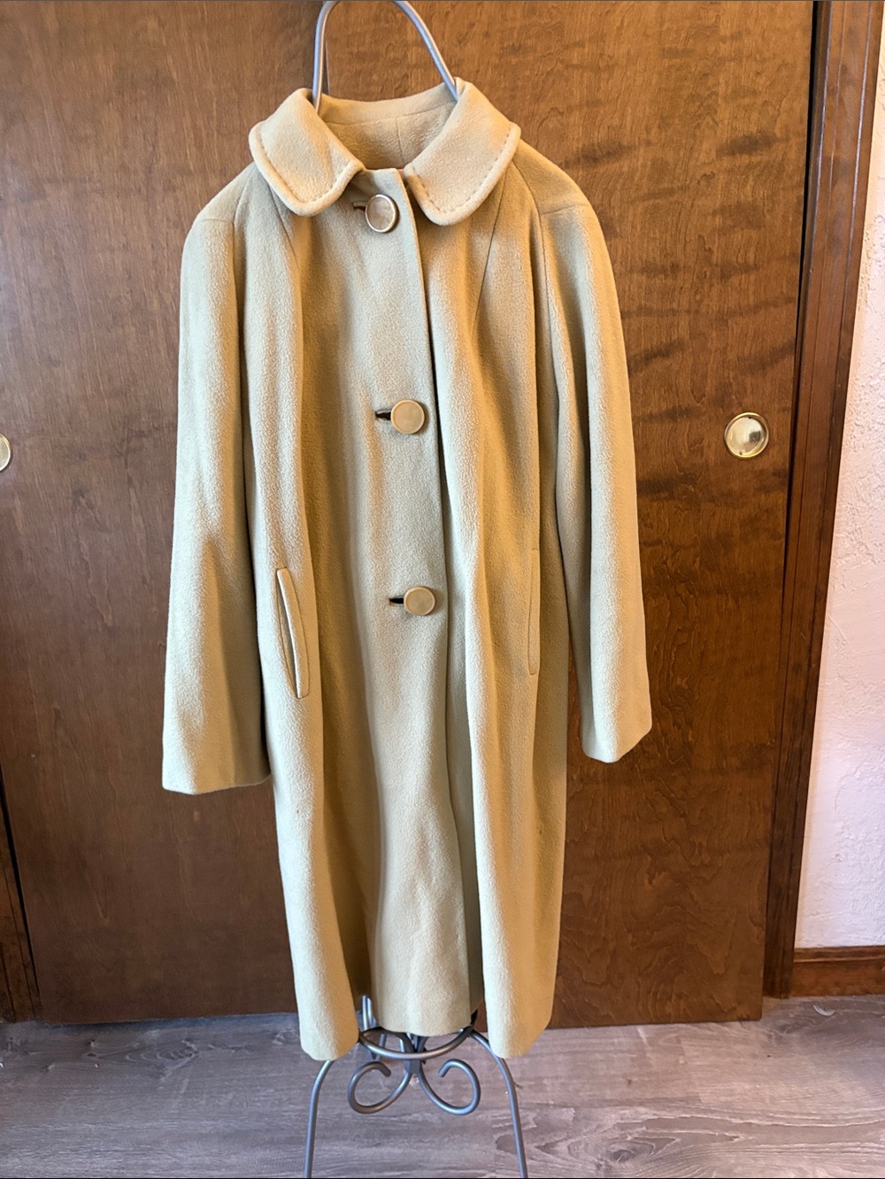 Cashmere Women’s Vintage Sage Single-Breasted Long Coat with Rounded collar